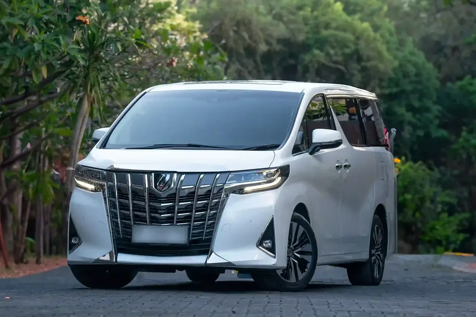 Private Alphard van used for airport transfers in Bali