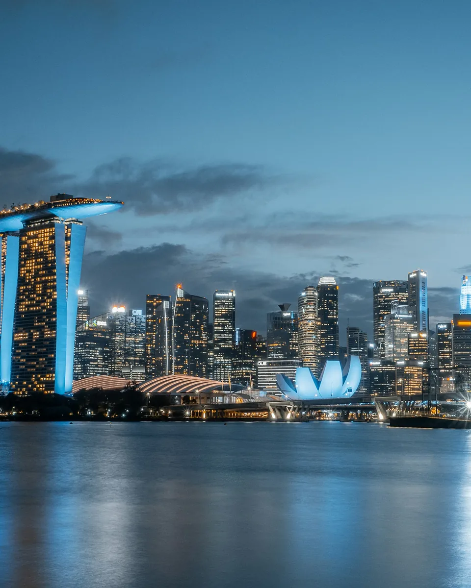 Marina Bay Sands and the Singapore skyline at dusk